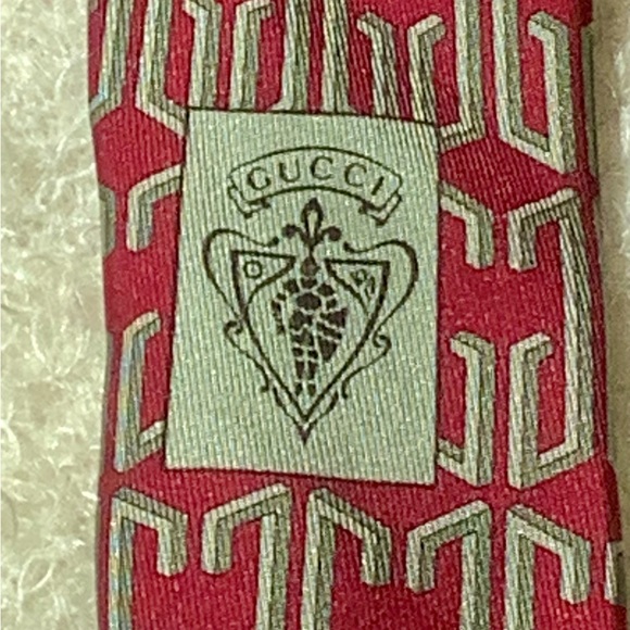 GUCCI Red Monogrammed  Dimensional "G" Vintage Silk Tie Made in ITALY - Picture 9 of 16